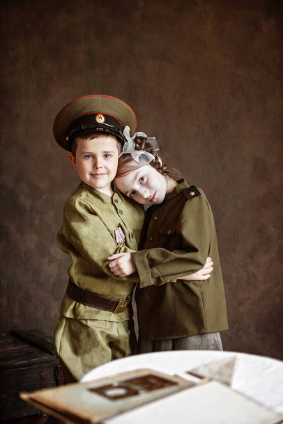 Niños uniformados. Soldados, los defensores de la Patria. Tema militar. uniforme militar
. - Foto, Imagen
