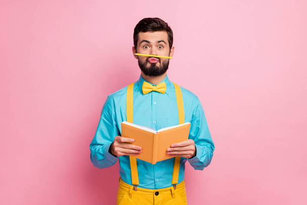 Portrait of his he nice attractive comic humorous cheerful bearded guy wearing mint shirt grimacing holding in hands diary pout lips isolated on pastel pink color background - Φωτογραφία, εικόνα