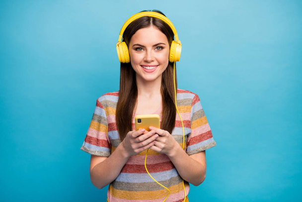 Close-up portrait of her she nice lovely pretty cute cheerful cheery girl listening radio retro nostalgic melody isolated over bright vivid shine vibrant blue color background - Foto, immagini