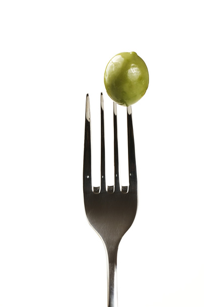 Green olive on a fork - Φωτογραφία, εικόνα