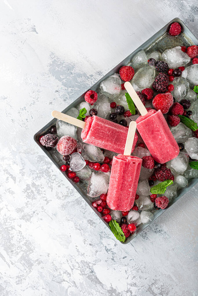Homemade berry popsicles - Photo, Image