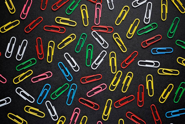 Paperclips group on a black table. - Foto, imagen