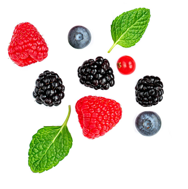 Fresh mix  berries isolated on white background. Strawberry, Raspberry, cranberry, Blueberry and Mint leaf, flat lay. Top view - Foto, Imagem