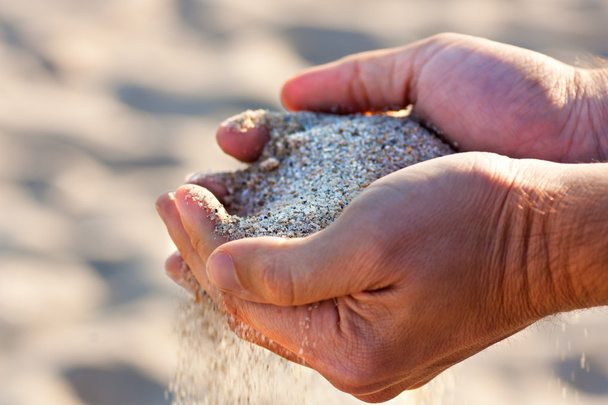 Руки с песком
 - Фото, изображение