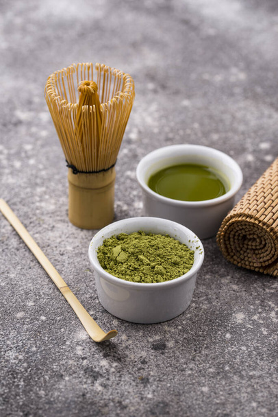 Matcha tea and bamboo whisk - Foto, Bild