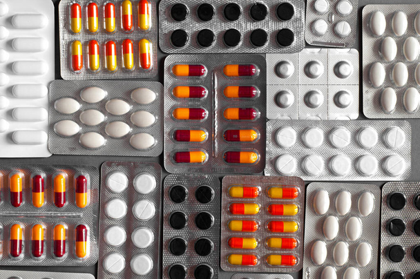 medicine pills and capsules in packs, background - Foto, imagen