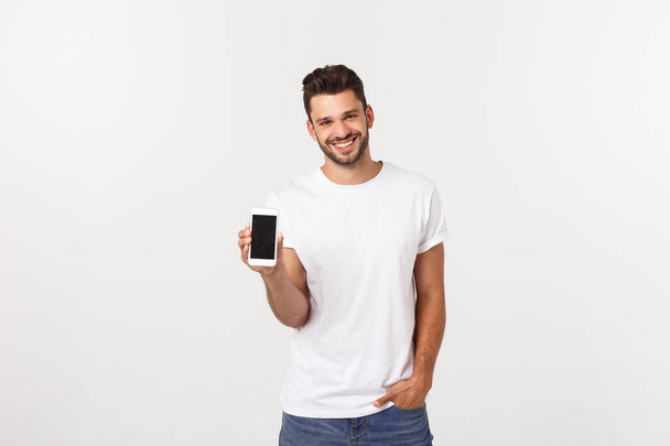 Geschäfts-, Erfolgs- und Technologiekonzept mit Geschäftsmann zeigt Smartphone mit leerem Bildschirm und Kopierraum isoliert auf Weiß. - Foto, Bild