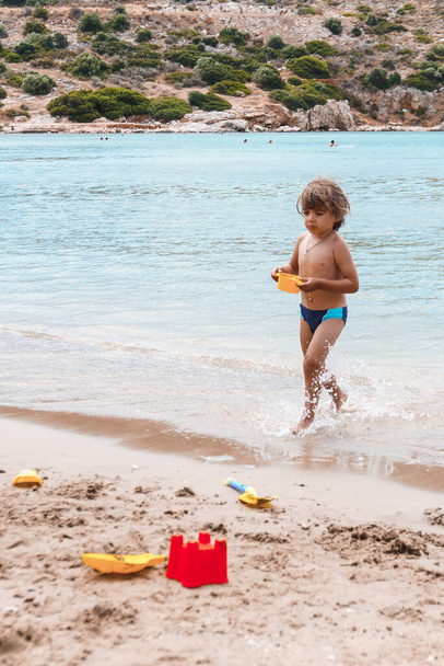 cute little child playing on the beach - Fotó, kép
