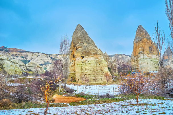 The fairy chimney rock formations, located in Goreme national park and famous for its unique shape, created by weathering and erosion for thousands of years, Cappadocia, Turkey - Foto, immagini