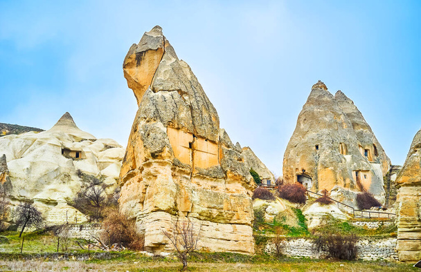 Cappadocia boasts the most interesting historical housing, cut in tuff rocks of unique shape, famous as fairy chimney formations, Turkey - Foto, Imagen