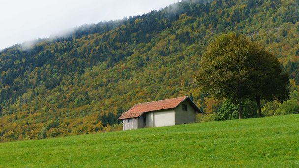 Ancienne ferme en Suisse
 - Photo, image