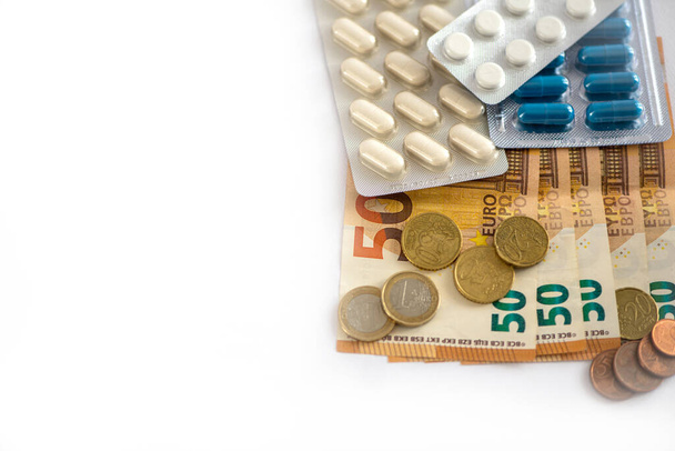  euro lie with pills on a white background - Fotoğraf, Görsel