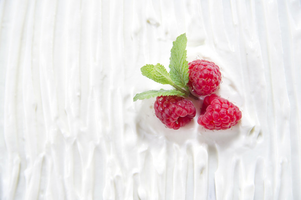 Raspberry Yogurt And Mint - Foto, imagen