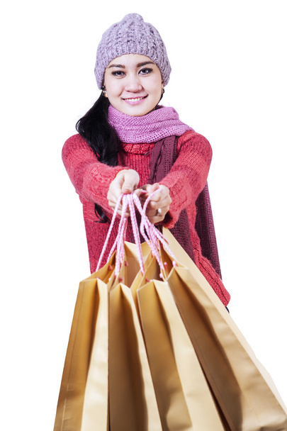 Winter woman with shopping bags - Foto, immagini