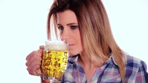 Cute girl drinking a beer - Záběry, video