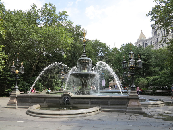 Fuente Croton en el City Hall Park en Nueva York
 - Foto, Imagen