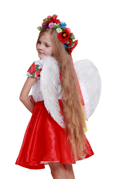 Little angel in a beautiful Ukrainian costume - Foto, afbeelding
