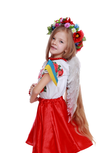 Angel girl in a national Ukrainian suit - Foto, Imagem