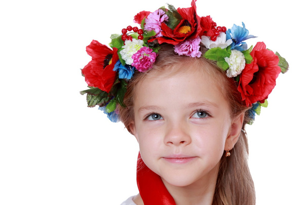 Little girl in a national Ukrainian suit - Foto, immagini