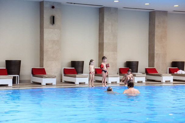 Children swimming in the hotel pool - Zdjęcie, obraz