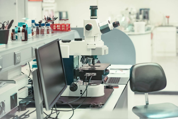 Microscope with metal lens at laboratory for developing vaccines against coronavirus - Φωτογραφία, εικόνα