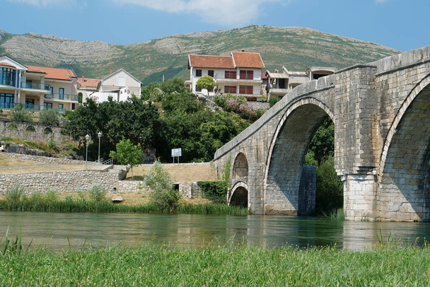 Перовичский или Арсланагский мост через реку Требишница, город Требине, Боснию и Герцеговину
 - Фото, изображение