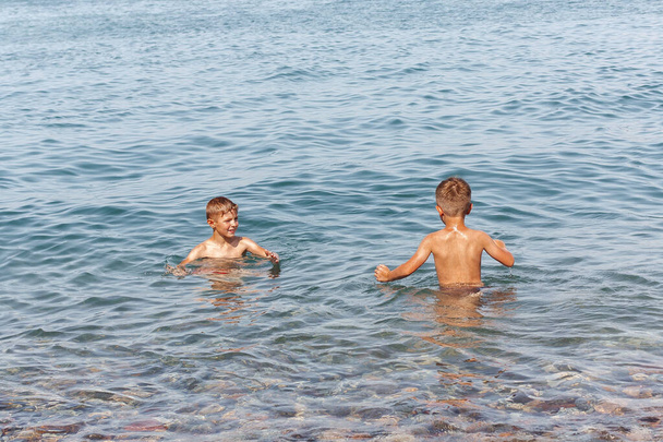 Boys swimming on the seashore - Valokuva, kuva