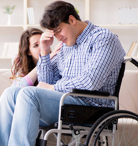 deficiente desesperado em cadeira de rodas - Foto, Imagem