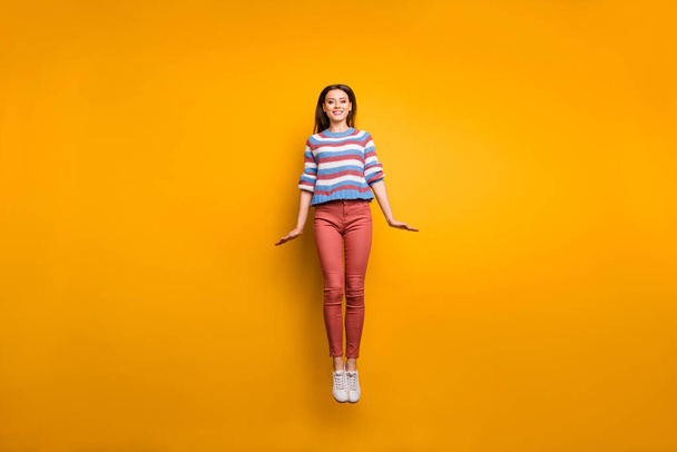Full body photo of content sweet girlish millennial girl jump enjoy autumn free time holiday weekend wear good look sweater sneakers isolated over bright color background - Foto, afbeelding