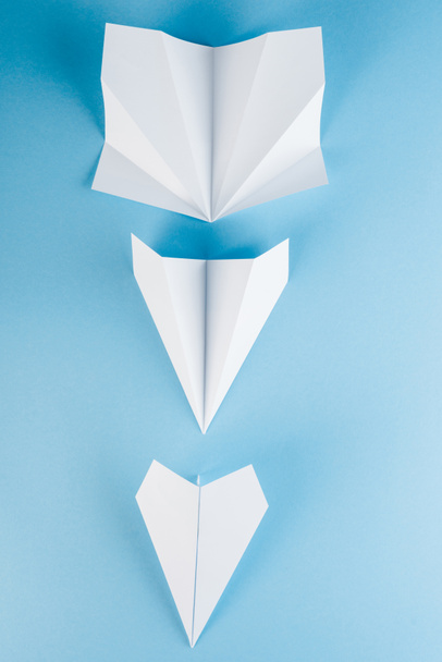 vista superior planos de papel transformación en azul
  - Foto, imagen
