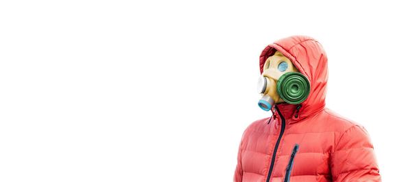 άνδρας με μάσκα αερίου και κουκούλα σε λευκό φόντο - Φωτογραφία, εικόνα