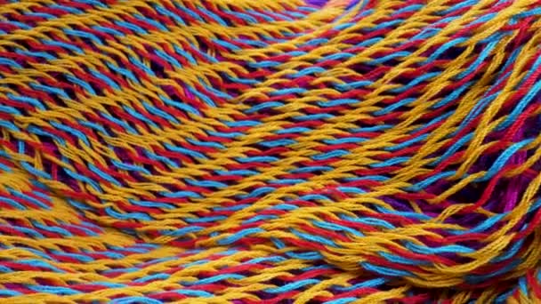 Sininen, punainen, keltainen neulotut kankaat abstrakti suface tausta - Materiaali, video