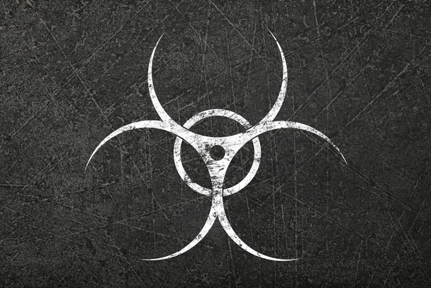 Wit waarschuwingsbord voor biologische gevaren geschilderd over grunge grijs betonnen muurachtergrond met kopieerruimte - Foto, afbeelding