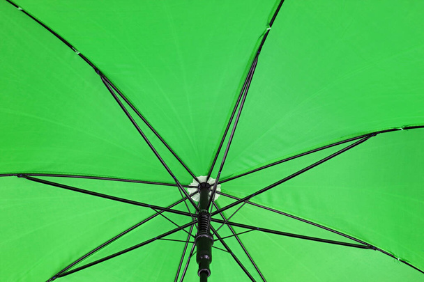 Gros plan vert coloré vif parapluie perspective personnelle vue à faible angle
 - Photo, image