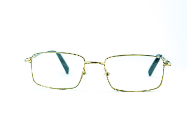 régi szem szemüveg elszigetelt fehér - retro szemüveg - elszigetelt rozsdás szemüveg - Fotó, kép