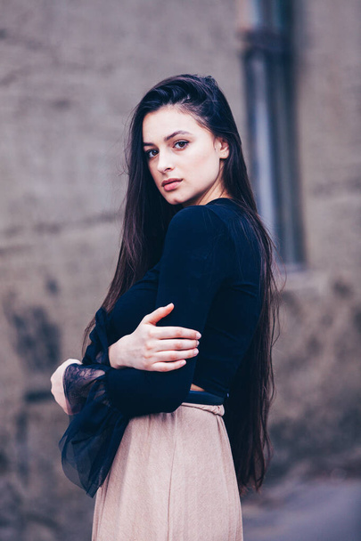 Fashion Portrait of Stylish Pretty Brunette. Young Woman Outdoor. Cool hipster student woman. Trendy hipster Russian teenage girl wearing wearing casual clothes. City lifestyle stylish hipster girl. Trendy outfit - Foto, Imagem
