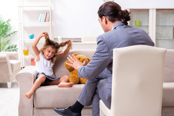 Child psychologist attending small girl - Photo, image