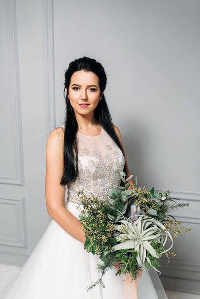 Bride with long hair and a professional make-up - Zdjęcie, obraz