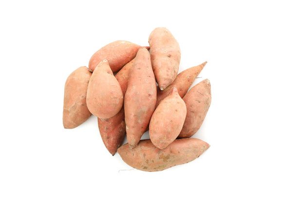 cumulo di patate dolci isolato su sfondo bianco
 - Foto, immagini