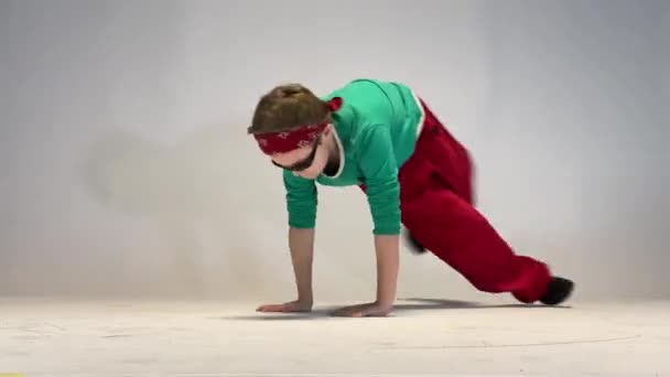 Junge tanzt Breakdance - Filmmaterial, Video