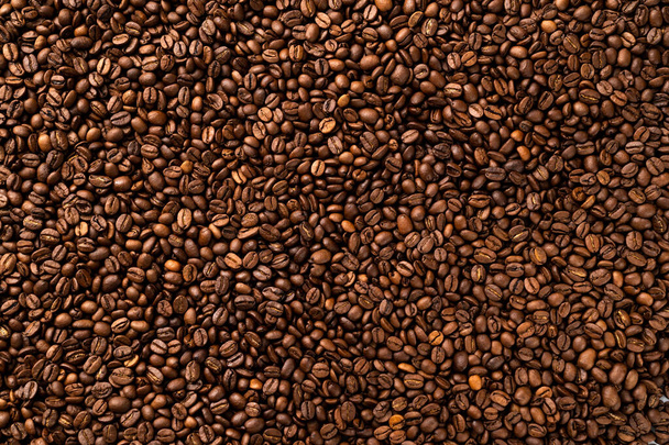 Close-up of roasted coffee beans - Foto, afbeelding