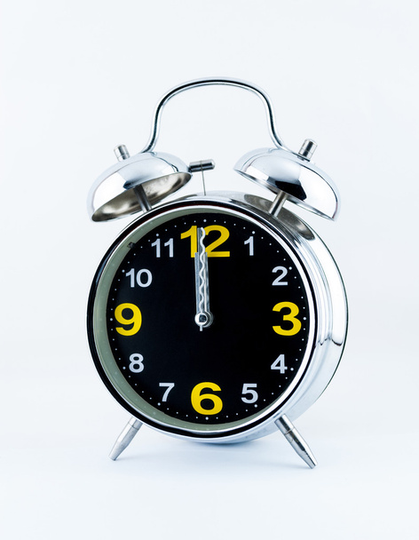 Reloj despertador cromado sobre fondo blanco
 - Foto, imagen