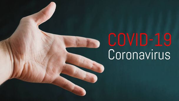 Covid-19 e Coronavirus, conceito de vírus em mãos. Conceito para lavar as mãos primeiro. Covid19 coronavírus e sintomas do vírus pandémico
 - Foto, Imagem