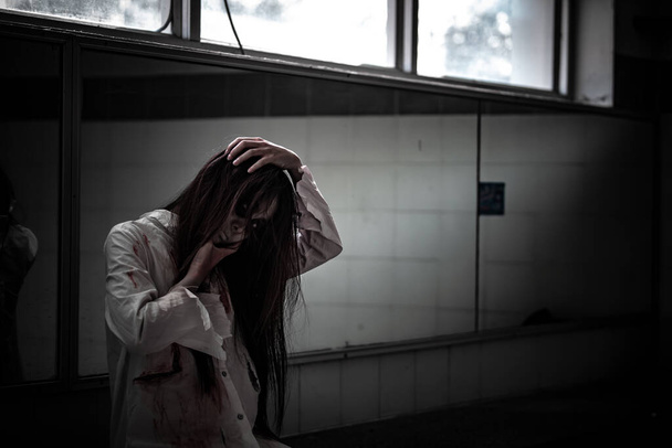 Portrait de femme asiatique maquillage visage fantôme, Scène d'horreur, Fond effrayant, Affiche d'Halloween
  - Photo, image