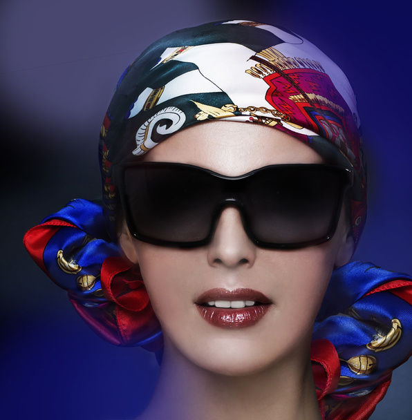 Young woman in fashion sunglasses. - Φωτογραφία, εικόνα