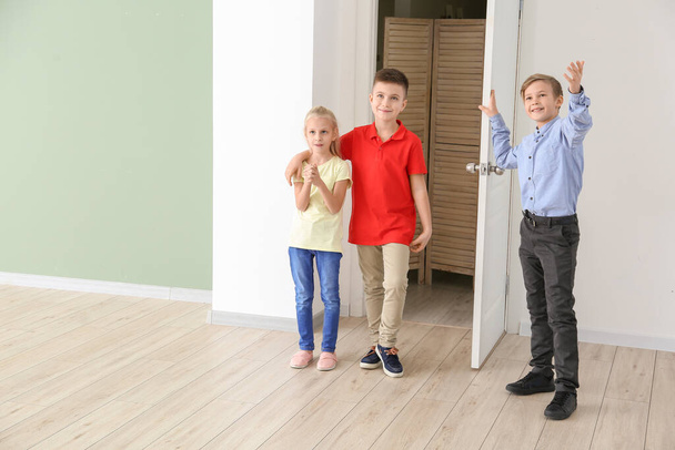 Little real estate agent showing clients a new house - Fotó, kép