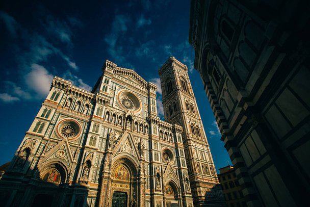 Florence, Tuscany, Italy - September, 17, 2017: Unidentified tourists visiting Cattedrale di Santa Maria del Fiore (Cathedral of Saint Mary of the Flowers - Duomo di Firenze), - Fotoğraf, Görsel