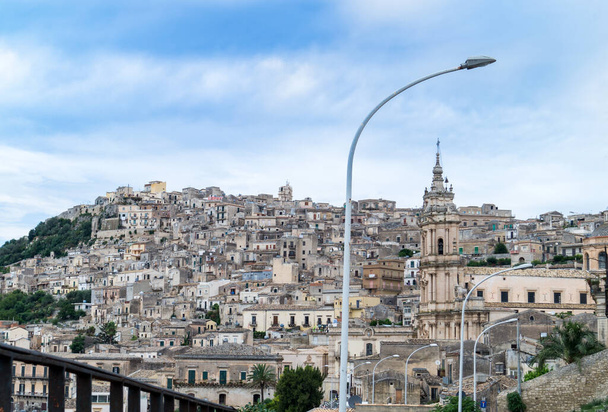Kilátás házak Óváros Modica, Szicília, Olaszország - Fotó, kép