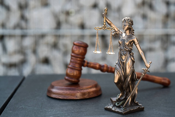 Terazi, mahkeme ve hukuk temalı adalet heykeli - Fotoğraf, Görsel