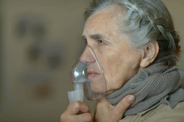 Portrait of elderly woman with flu inhalation - Foto, afbeelding